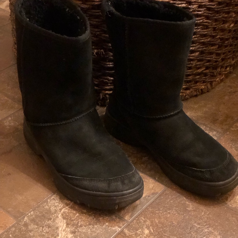 Women’s Ugg short boots
